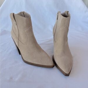 Vince Camuto Gredile Leather Upper Pointed Toe Women’s Boots Size 8